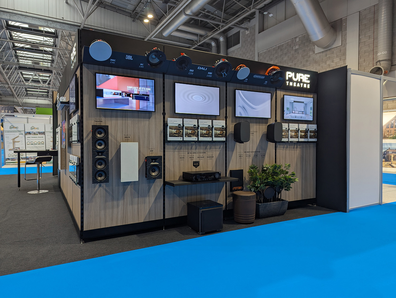 HBRS 25 Show stand